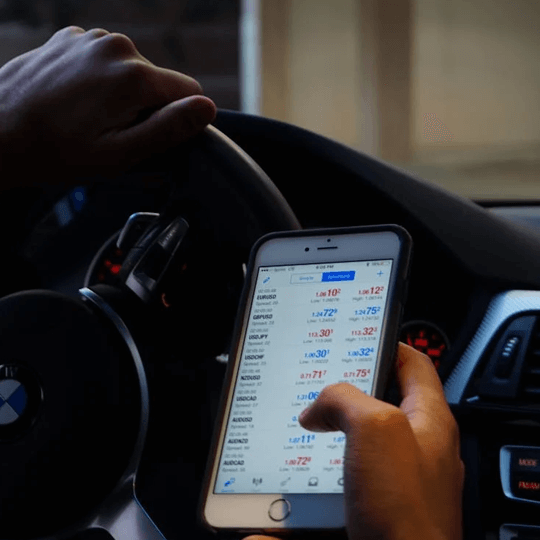 Bitnote Luxmora performance analytics illustration