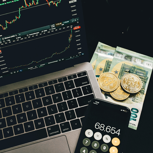 Bitnote Luxmora crypto investment experts team