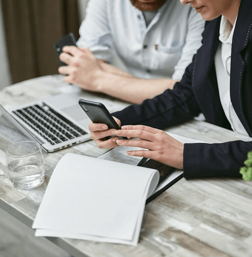 Bitnote Luxmora support team illustration